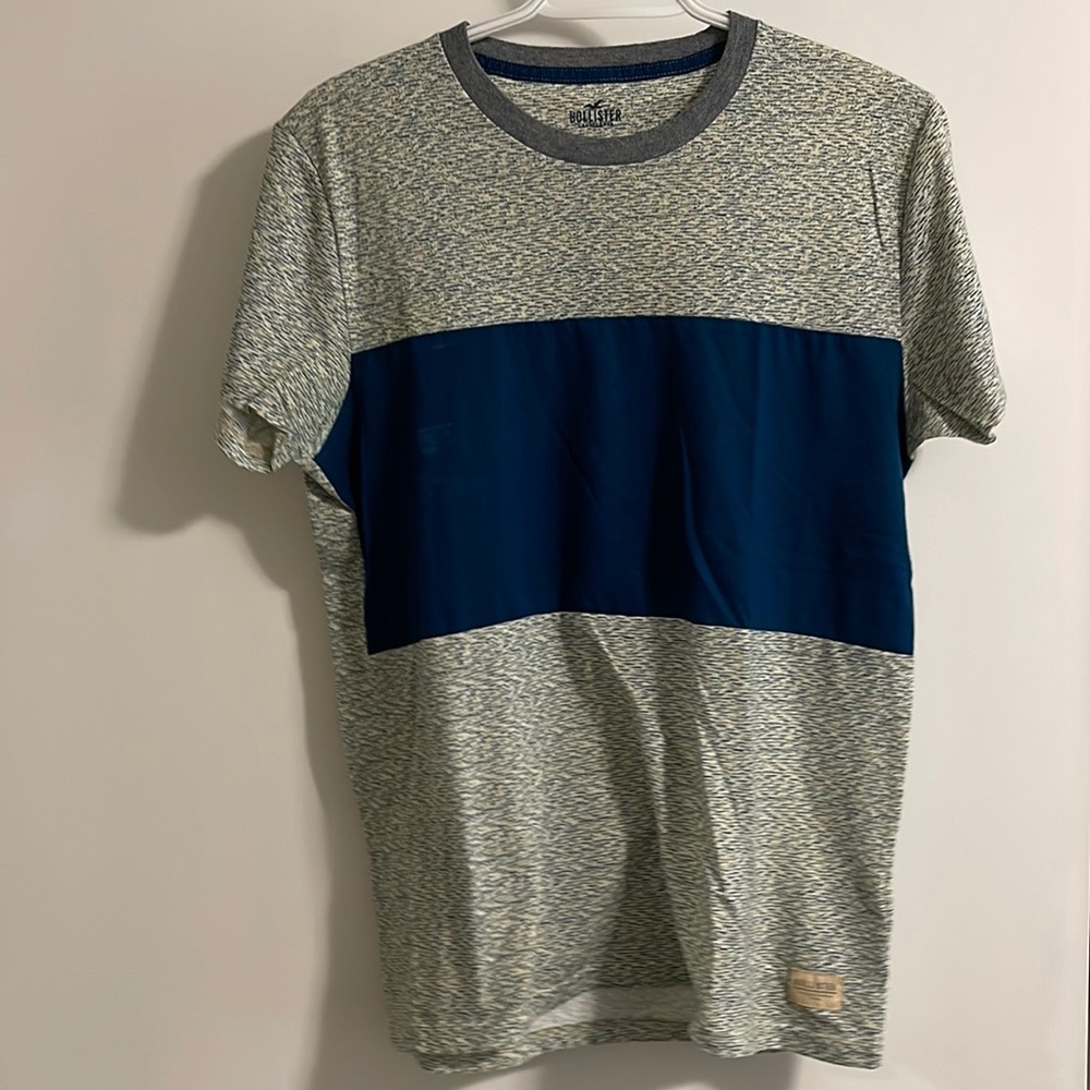 Hollister  tee shirt